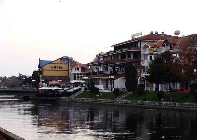 Dosya:Struga pokraj Drim.JPG